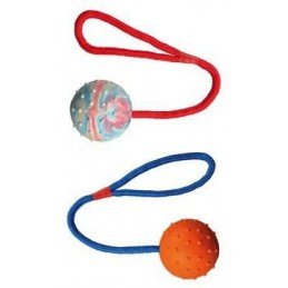 Hračka pes Míč hrbolatý na šňůrce 6cm/30cm Trixie